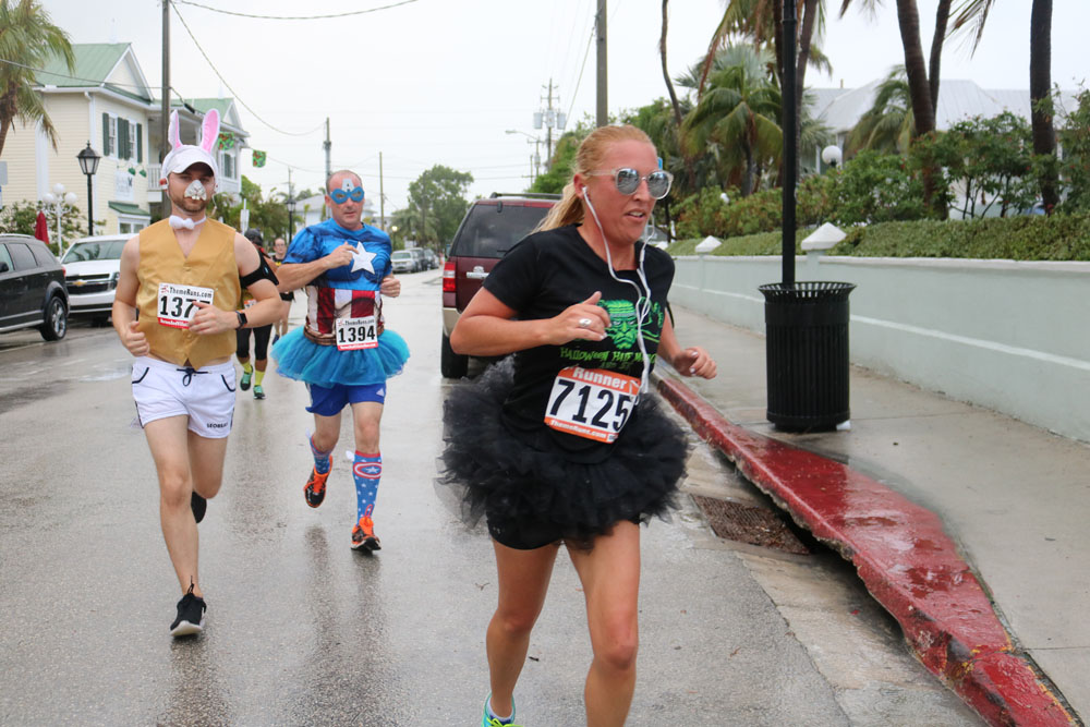 Heroes and Villains 5K 2017 photo - Duval Street, Key West